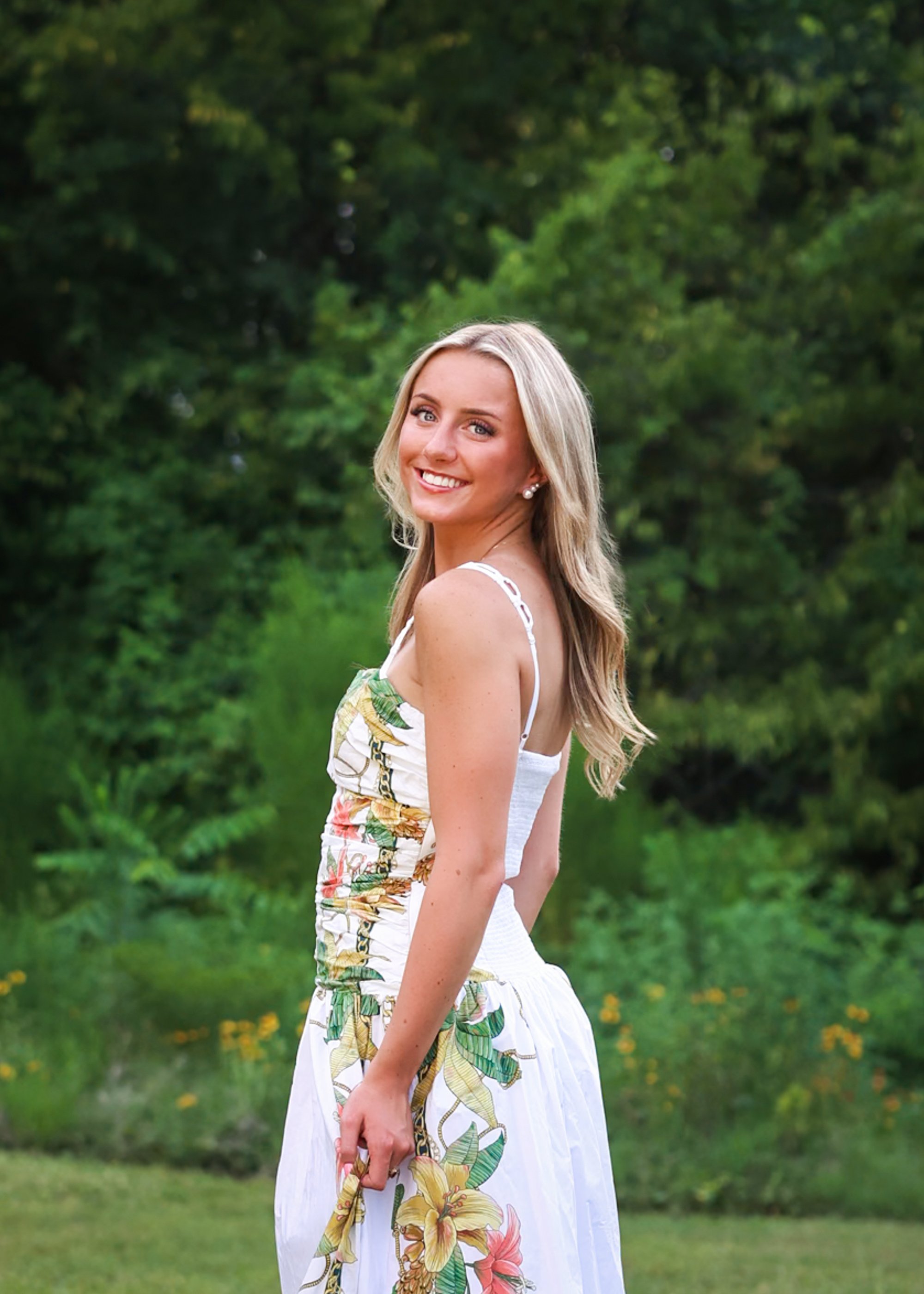 senior portrait session in Raleigh, NC at golden hour in Historic Oakview Park