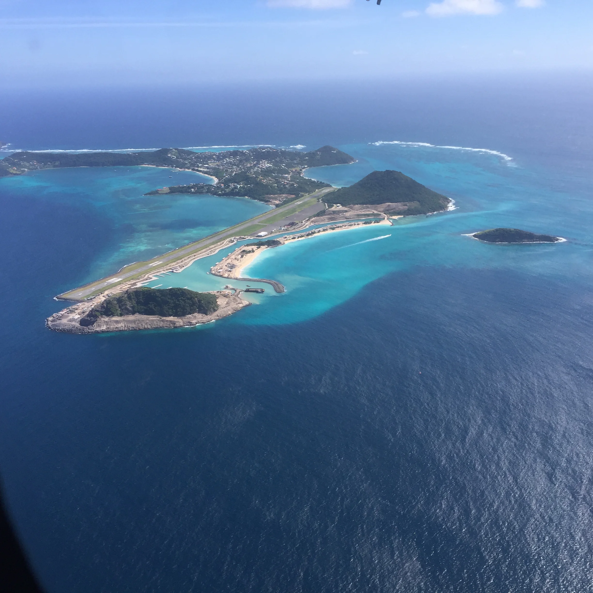 Canouan Jet Port & Glossy Bay Marina