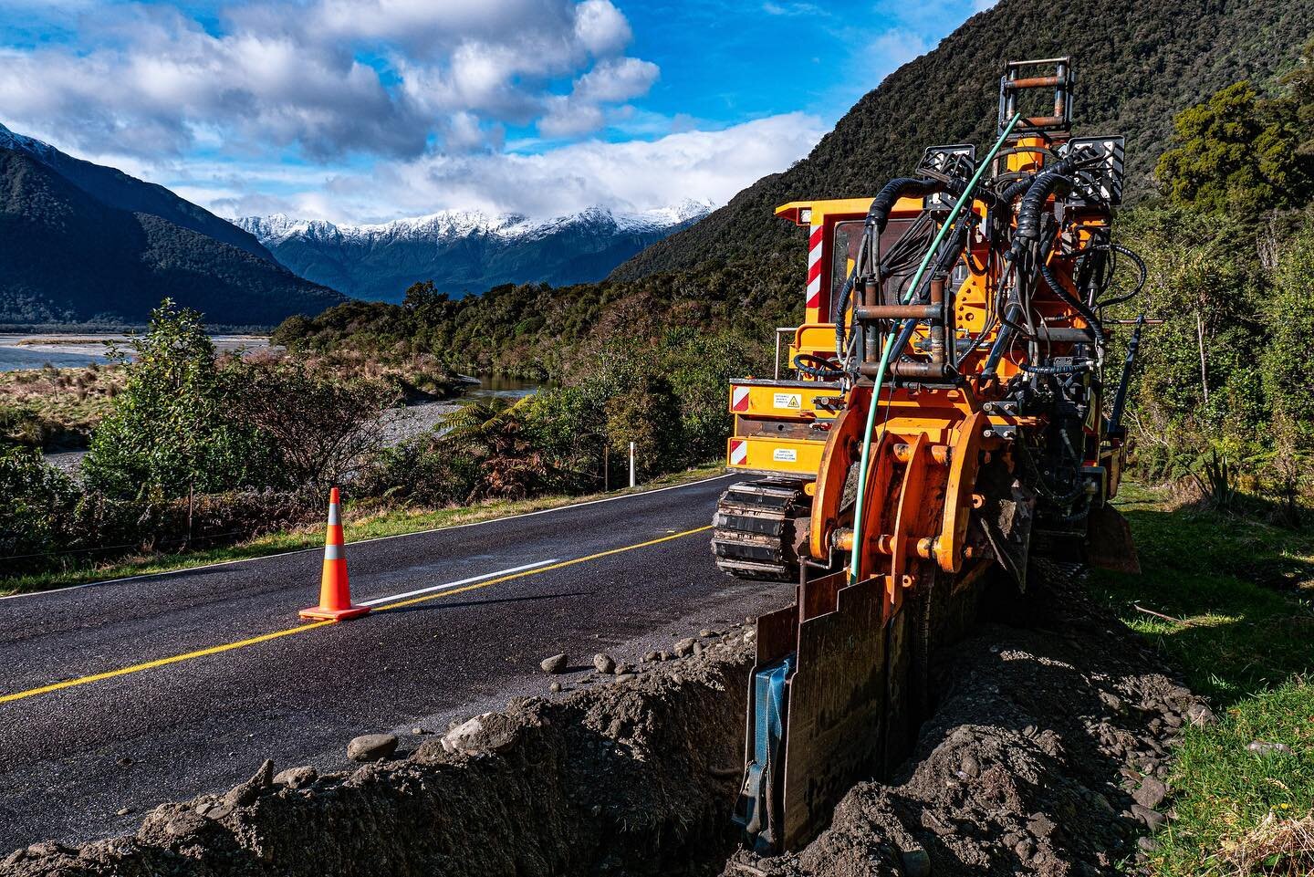 Capturing the laying of our future networks. Finally reaching the outskirts of New Zealand! #newzealand #haastpass #videographer #scenery #southislandnz #fibre #trencher #marais #promotions #website #graphicdesign