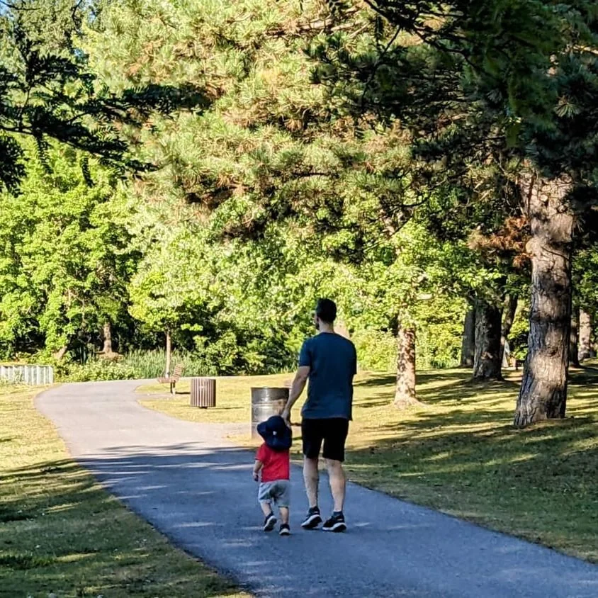 Exploring more of Ottawa&rsquo;s beauty lately 🌿💧
One of my favourite things about living here is how much green space (parks, forests, trails) and blue space (rivers, lakes, water views) we have access to. Bet you&rsquo;ve heard of green space bef