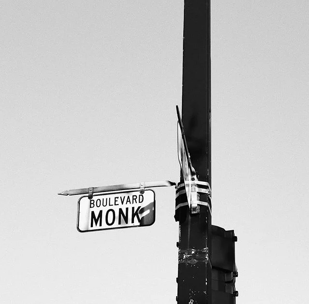 Image du panneau du boulevard Monk, au quartier Ville-Émard où est née la sauce piquante Monk.