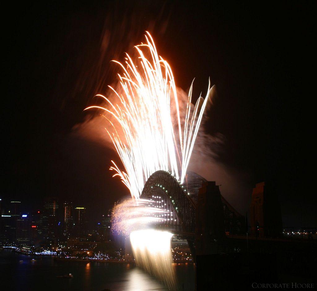 sydney_fireworks_bridge sideon03.jpeg