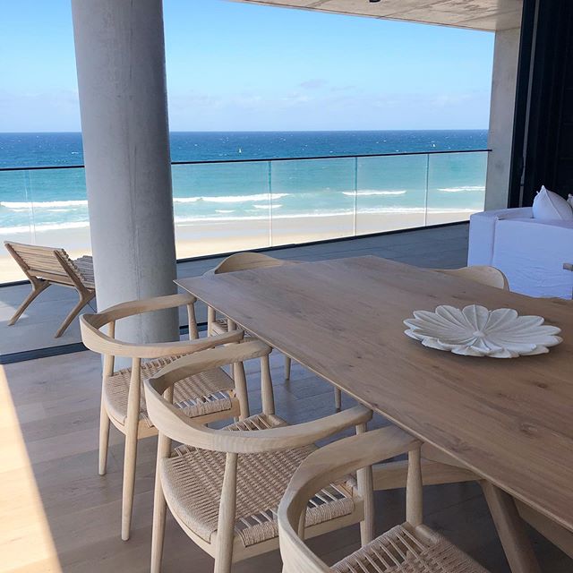 Lots happening today at our #palmbeachproject! Arrival of  stools, dining chairs, beds and styling pieces. With a combination of builders it made for a very busy day. Now all ready for our fabulous clients to move in and just enjoy! 🥰  #interiors #s