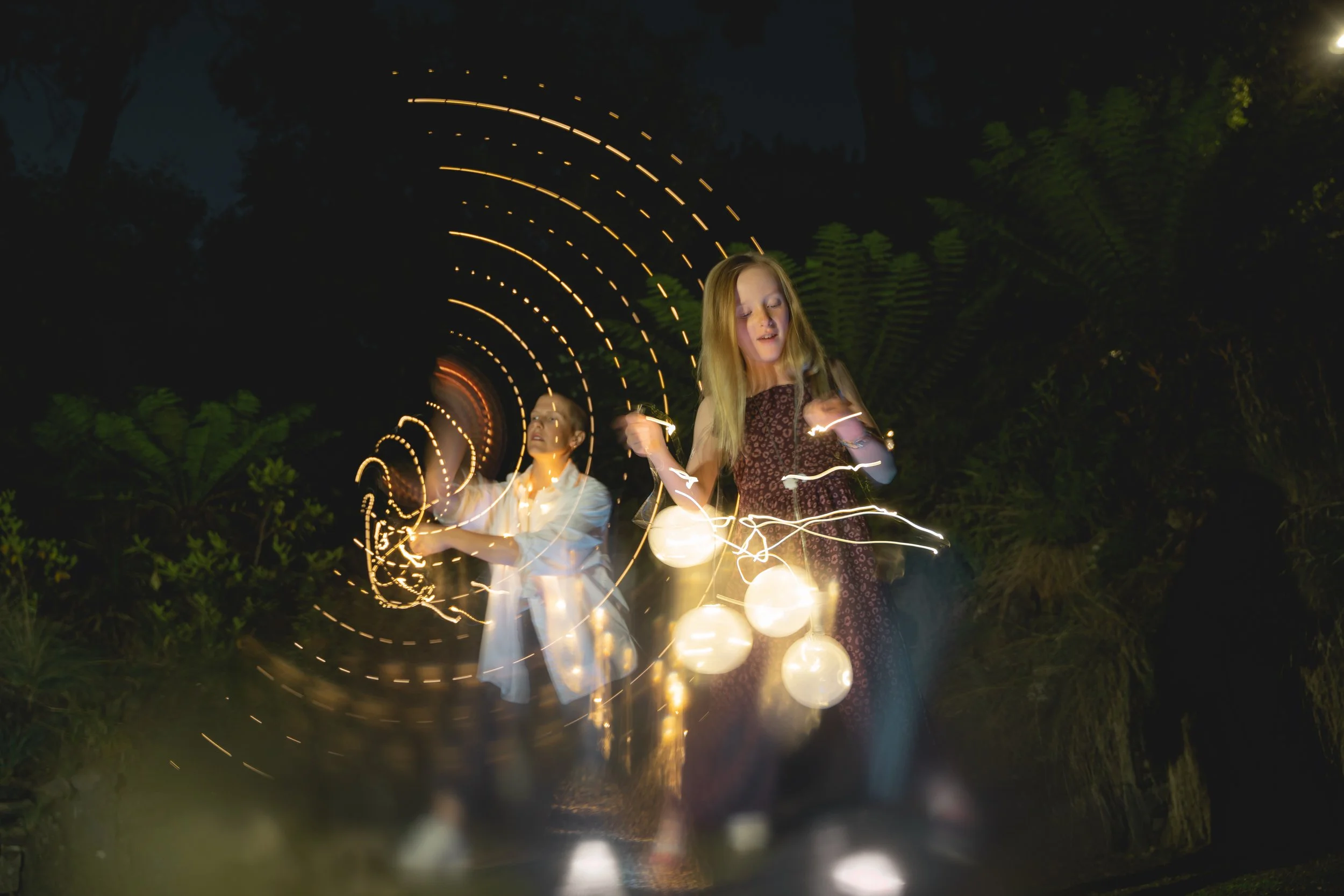 Sari Dixon + Jenny Large. Image by Gabriel Comerford.jpg