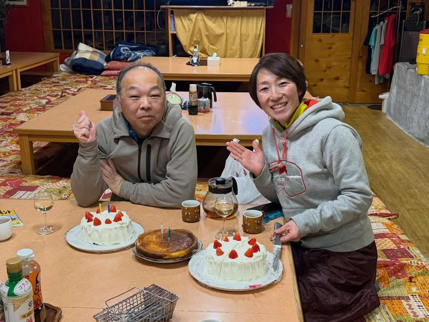 🍰happy birthday🤍

お食事が終わったあと、
スタッフみんなでこっそり&hellip;

手作りケーキでお誕生日会🎉

派手な演出はないけれど、
「おめでとう」の声と、自然と集まる笑顔☺️

幸の湯では、
一緒に働く仲間、ここに集う人も、
いつの間にか家族みたいな存在になります🌼

今日も誰かの一日が、
やさしい思い出になりますように☺️✨

＝＝＝＝＝＝＝＝＝＝＝＝
@sachinoyu
志賀高原 癒しの宿幸の湯
長野県下高井郡山ノ内町志賀高原平床
Tel.0269-34