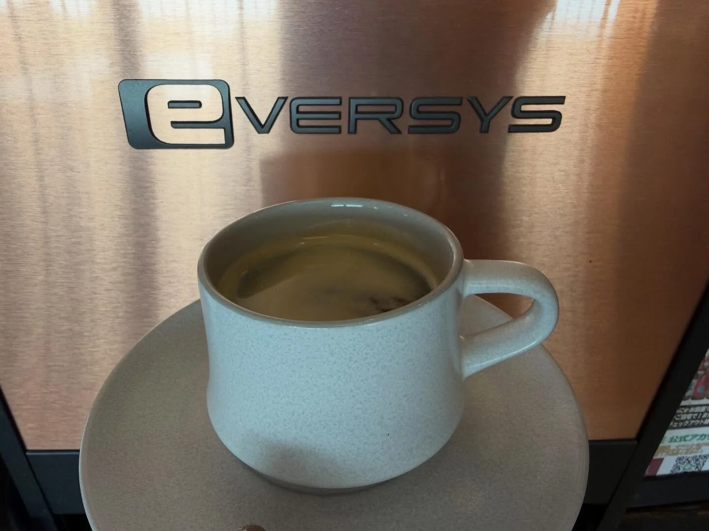 幸の湯ではCoffee Timeを楽しめます🩷
@sachicafe2025 

幸の湯でお出ししているコーヒーは
ORIGAMIのマグカップでお楽しみいただけます☕️✨

ORIGAMIは、
岐阜県の伝統工芸 美濃焼から生まれたコーヒーウェアブランド。
日本の職人によって作られ、
世界中のバリスタにも愛されています。

このマグカップは、
コーヒーの香りをしっかり感じられる形状に設計されていて、
口元に広がるアロマと味わいを楽しめるのが特徴です。
見た目の美しさだけでなく、
コーヒーをより美