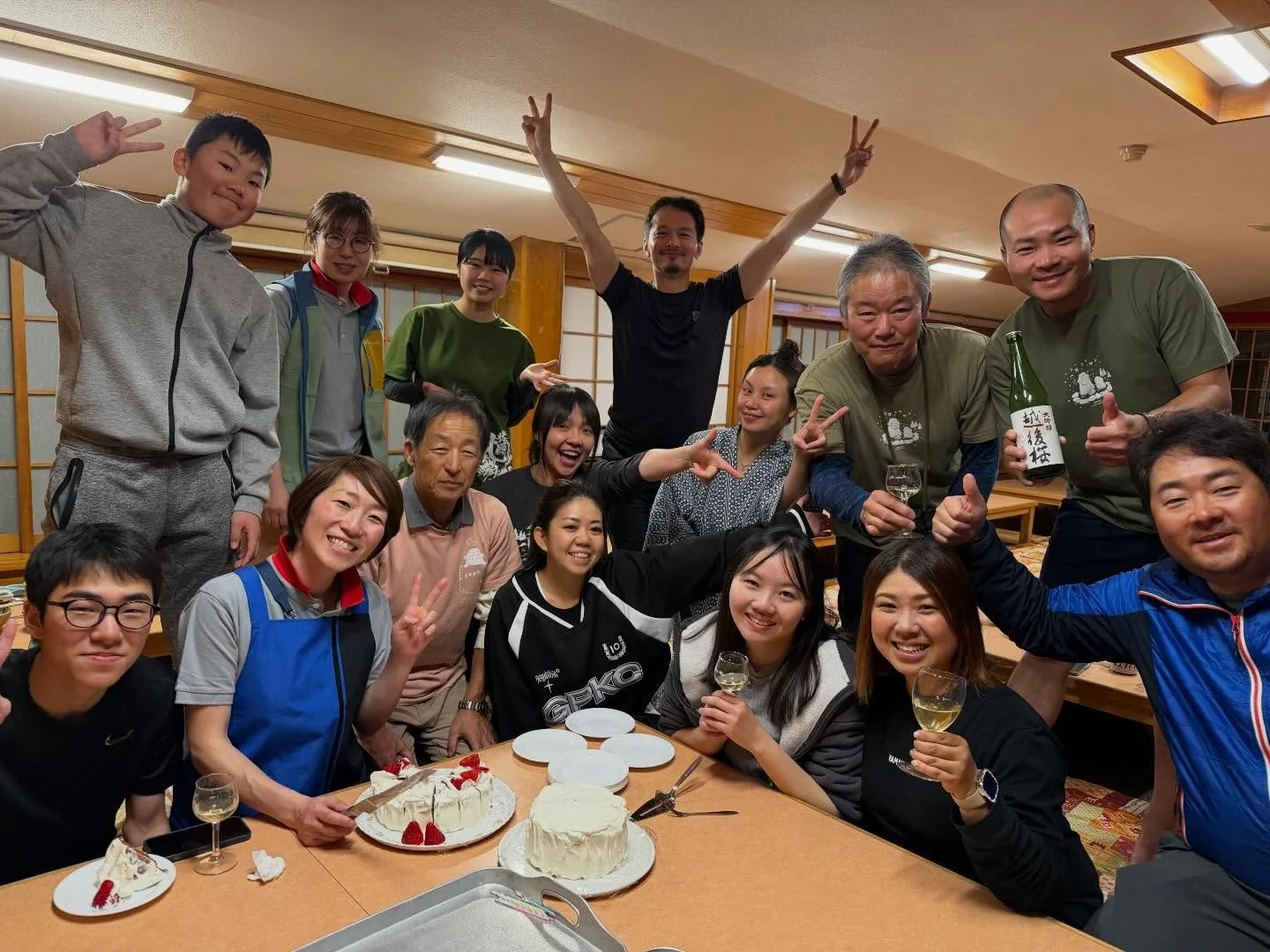 🌿標高1,600m心がほどける場所
志賀高原 幸の湯

ここは、ただ泊まるだけの宿じゃない。
人と人がつながる、&ldquo;もうひとつの居場所&rdquo;

スタッフの誕生日は
なんと、お客様も一緒にお祝い🎂✨

「はじめまして」が、
いつの間にか「また来るね」に変わる。

そんな温かさが、ここにはあります。

四季折々の大自然に包まれながら、
ちょっと特別な時間を過ごしてみませんか？

ニニニニニニニニニニニニニニニニニニニニ
@sachinoyu
志賀高原 癒しの宿幸の湯
長野県下高