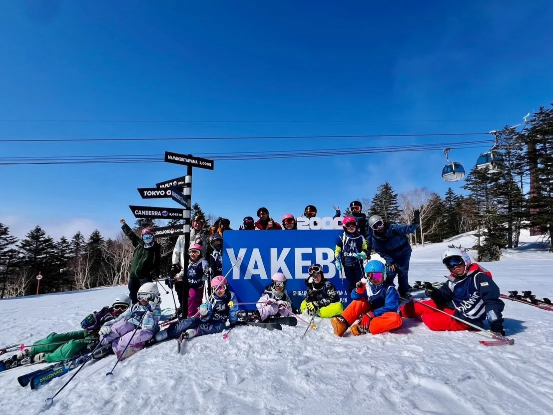 🌸春の志賀高原で、はじめてのスキー体験⛷️ 
焼額山スキー場は、春でもしっかり雪が楽しめる人気ゲレンデ✨ 

春の雪はやわらかく、転んでも痛くないので 
お子さまの&ldquo;ゲレンデデビュー&rdquo;にもぴったりです☺️

たくさん遊んだあとは、
幸の湯でゆったりリラックス🌿

春ならではの、
のびのびとしたスキー旅をぜひお楽しみください🌸 

ニニニニニニニニニニニニニニニニニニニニ
@sachinoyu
志賀高原 癒しの宿幸の湯
長野県下高井郡山ノ内町志賀高原平床
Tel.02