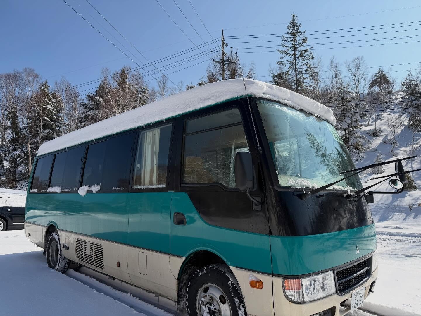 雨の予報も出ていますが、
なんと！雪になりました❄️❄️

滑りに来てくださるお客様が多く、
とても嬉しく感じております☺️‼️

もうひと降り、
恵みの雪がドシドシ降ってくれる事を期待したいところです❄️

せっかくお越しいただいたご滞在を、
最後まで存分にお楽しみいただくために
幸の湯ではスキー＆スノーボードシュミレーターが
ございます🎿 
天候に左右されず、
しっかりトレーニングや感覚づくりが可能です🔥💪🔥✨ 

皆さまのお越しを心よりお待ちしております。

ニニニニニニニニニニニ