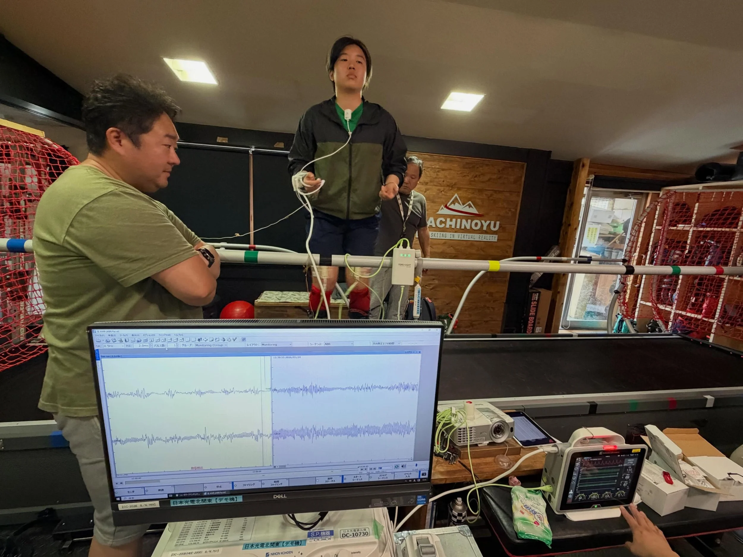 ⛷️最新技術で見える化🔥

幸の湯のスキー＆スノーボードシミュレーターチームによる
身体分析測定を実施しました！

筋肉の使い方や酸素量、心肺機能まで数値化。

普段は感覚で行っている滑りも、
データで見ると新しい発見がたくさんあります。

幸の湯には、
世界トップクラスのVR技術を搭載した
SkyTechスキーシミュレーターがあります。

オリンピック選手も活用する環境で、
効率的なトレーニングが可能です🎿

滑るだけじゃない、分析して上達する時代が来ていますね🔥
さらに進化できるように
