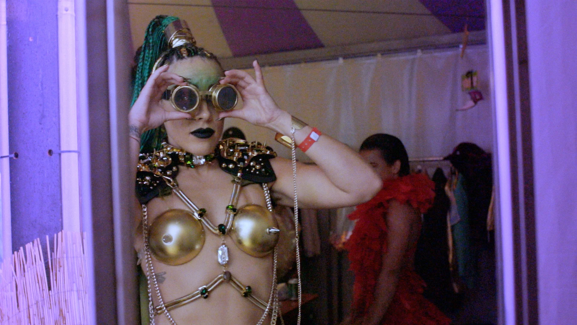 Mother’s Balls - 48 min Dir: Catherine van Campen Mother's Balls portrays Amber Vineyard, founder of the first Dutch ballroom house entitled 'House of Vineyard'.