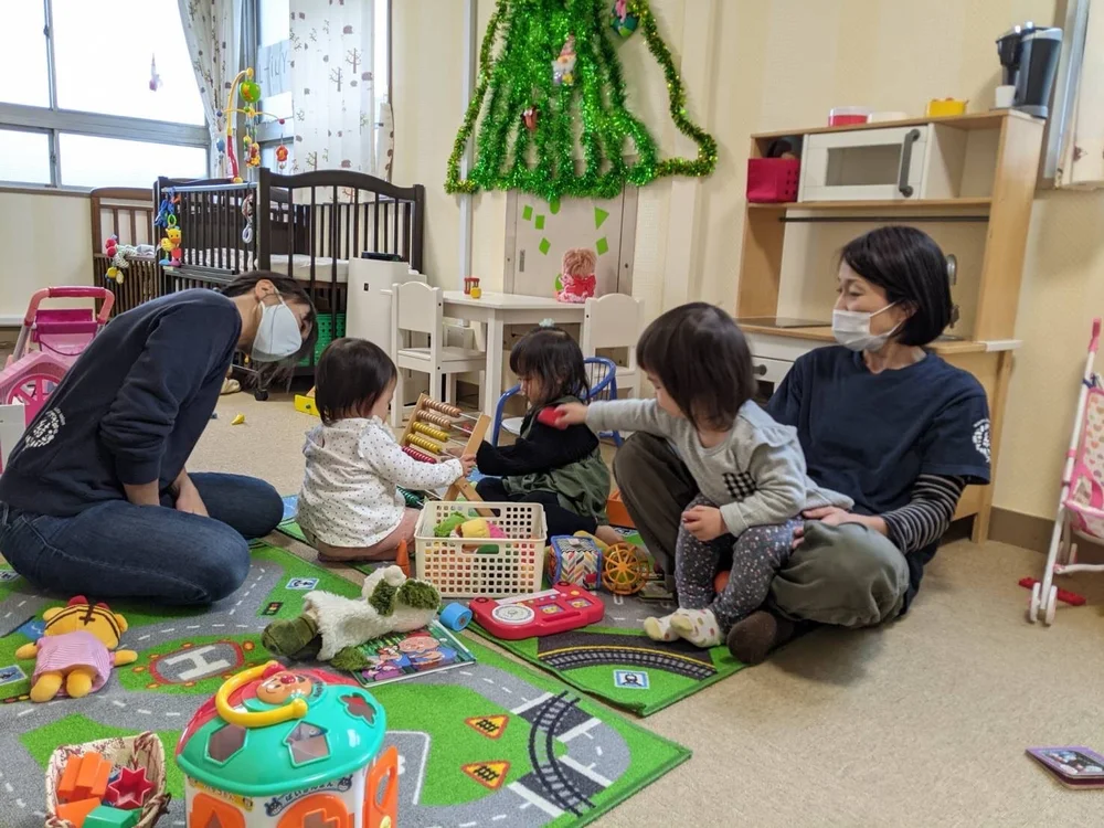 一時預かりサービスの無償化対象施設となりました マム キッズサロン 結 Yui 横須賀親子サロン親子カフェボーネルンドプロデュース室内遊び場 子育て支援レンタルスペース