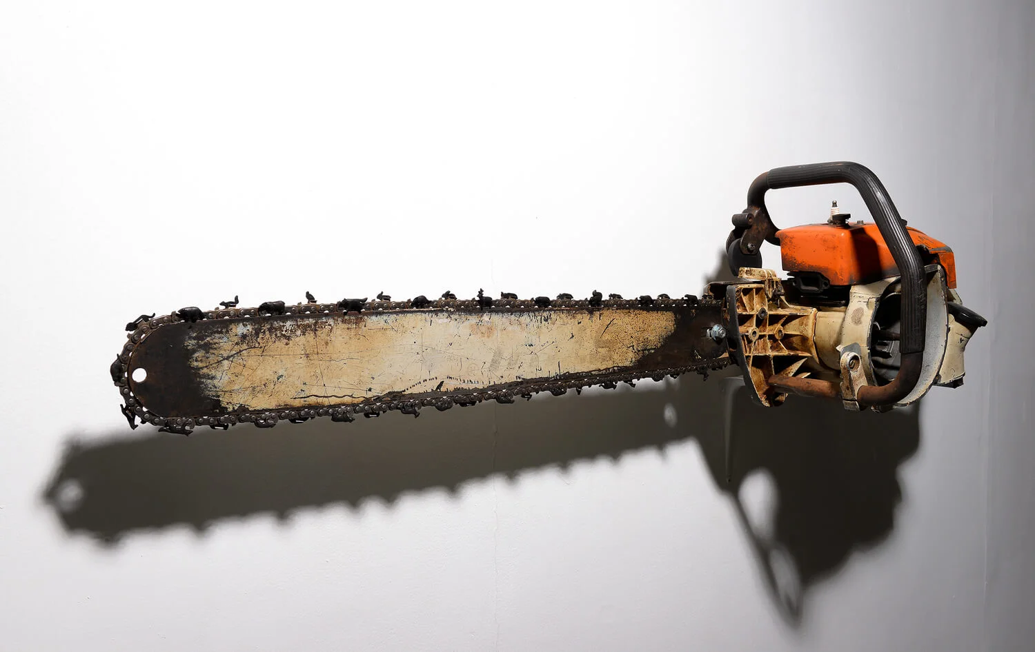 Fernando Poyón, Partida, steel, aluminum, and ceramic, 2018