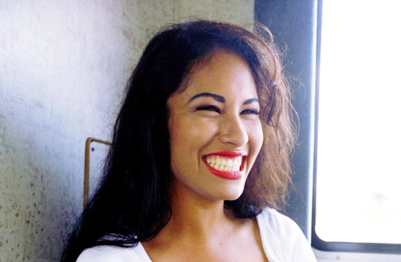 selenaquint-1492360956-15.jpg