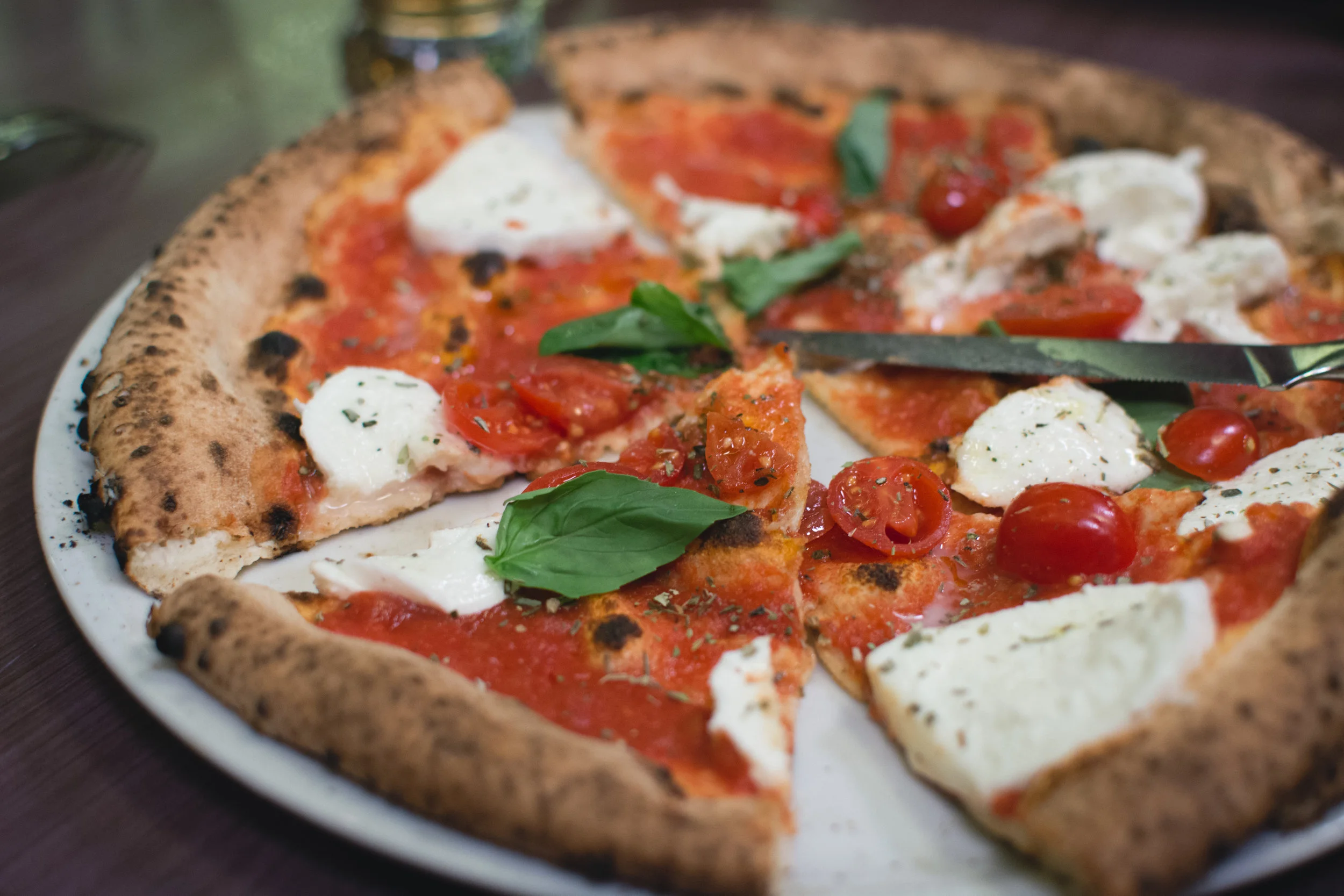 foodiesfeed.com_basic-italian-pizza-margherita.jpg