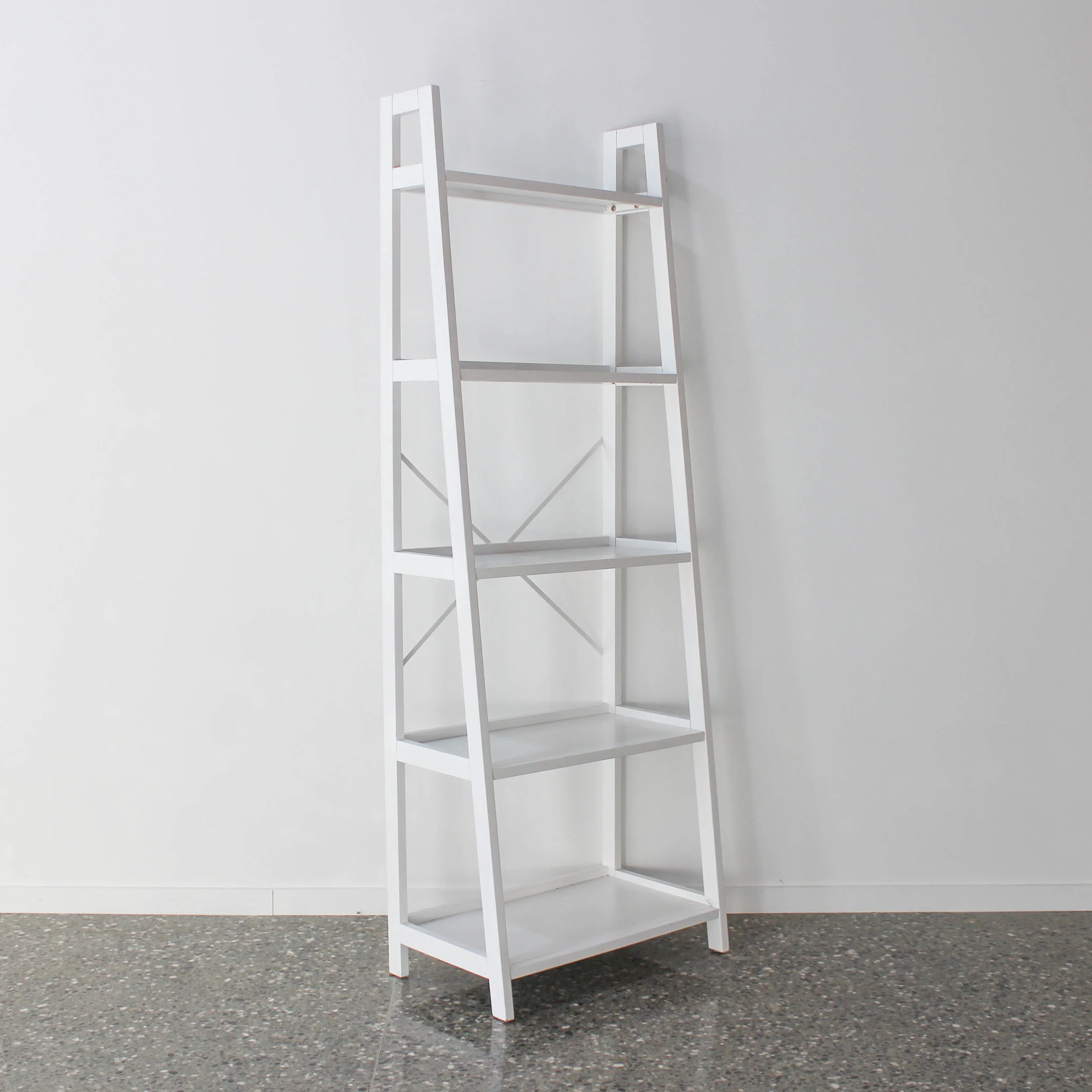 Ladder shelf white 2.jpg