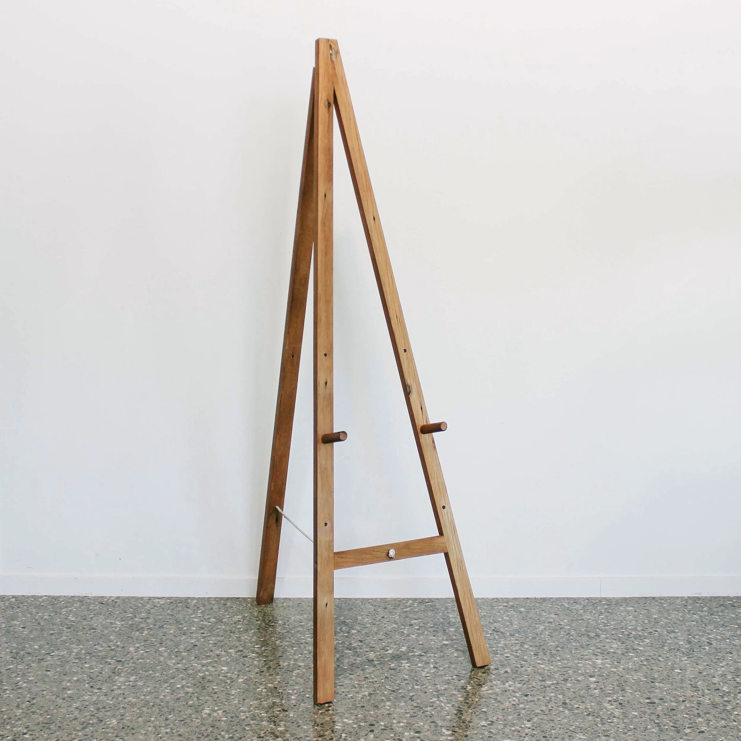 Rimu Easel