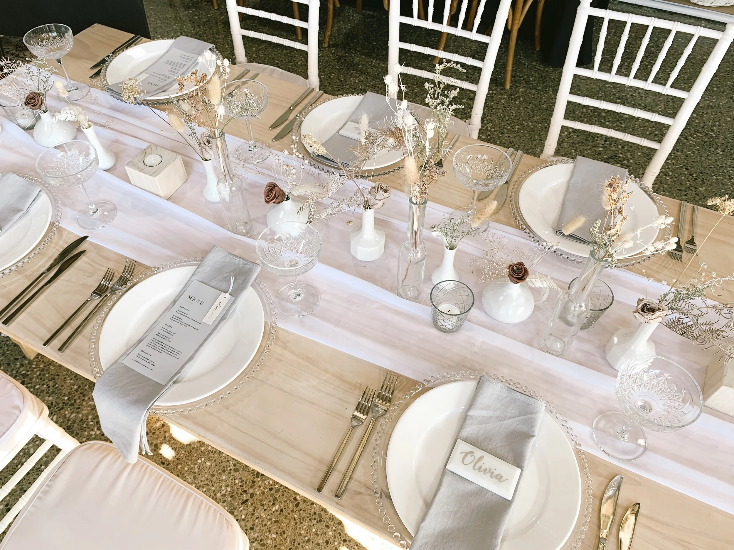 White chiffon table runner and modern dried floral.JPG