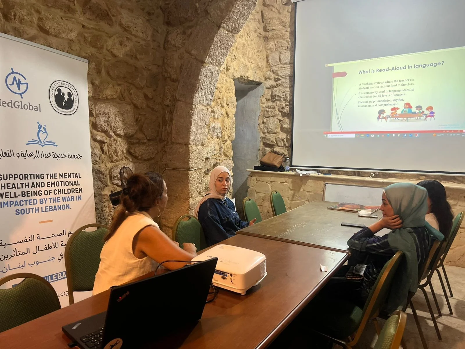 ورشتي عمل جديدة لـ #جمعية_ممكن 📚
من داخل جمعية خديجة غدار للرعاية والتعليم في الغازية &ndash; الجنوب، أقمنا ورشتين تدريبيتين مميزتين:
👩&zwj;🏫 الورشة الأولى كانت تدريبًا للمعلمات على تقنيات القراءة التفاعلية.
👧👦 أما الورشة الثانية، فكانت تطبيقًا 