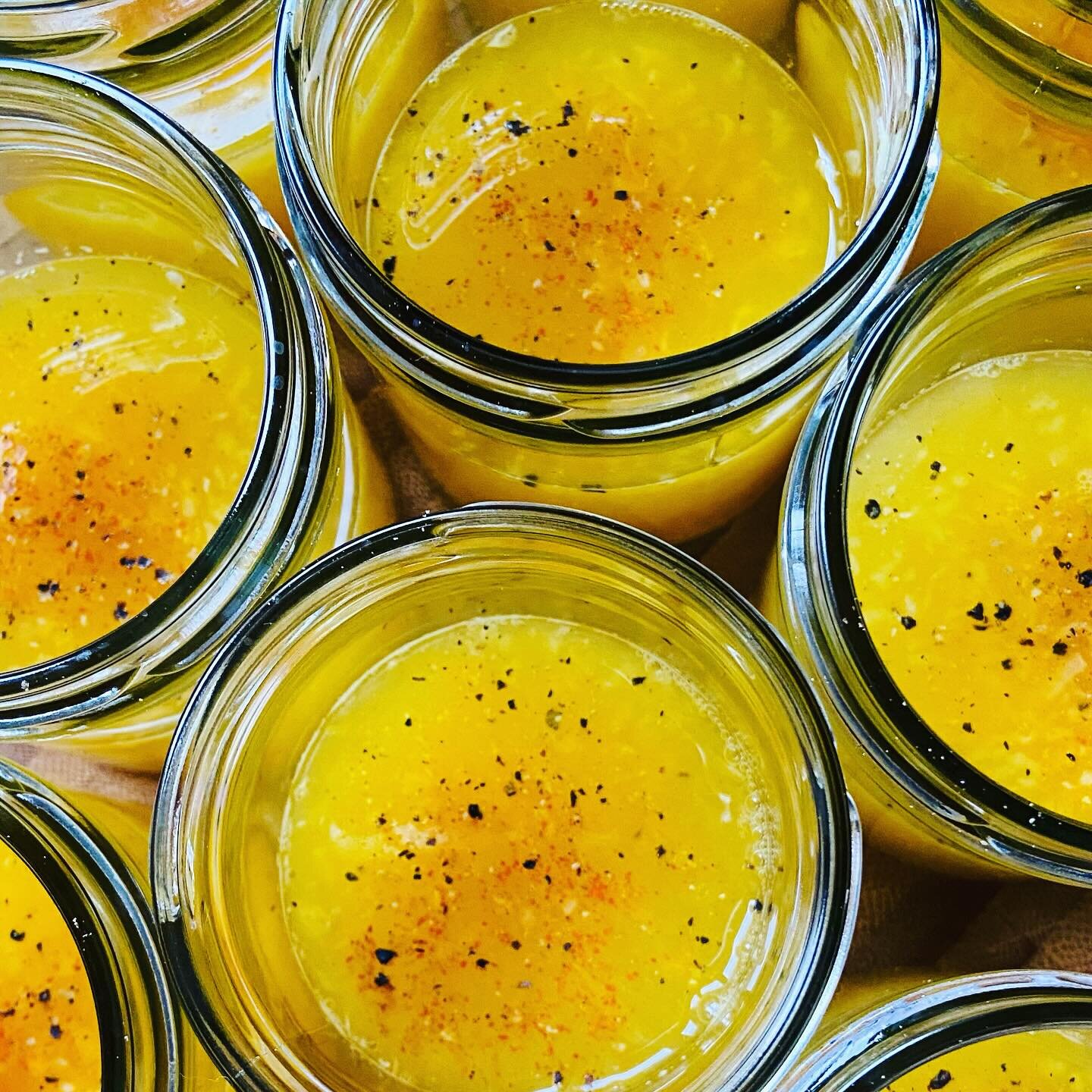 Taste the sunshine! ☀️ what a difference some sun can make.
Our St Clements shots are a real kickstart to your day with ginger, turmeric &amp; cayenne. Available for your private dining brunch or wellness retreat. 😋
.
.
.
#feelgoodfood #devonyoga #n