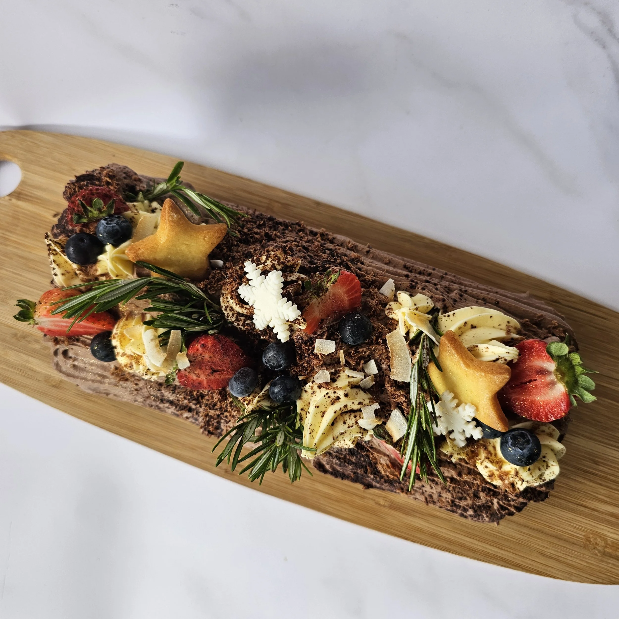 CHRISTMAS EVE - Festive Chocolate Log Swiss Roll