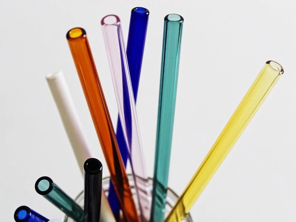 So lately I&rsquo;ve been using my glass straws waaaay more than stainless steel. 🍸🍹Maybe it&rsquo;s because they&rsquo;re so colorful, I just feel happier using them. ❤️🧡💛💚💙💜 Since they&rsquo;re pretty transparent, it makes cleaning way easie