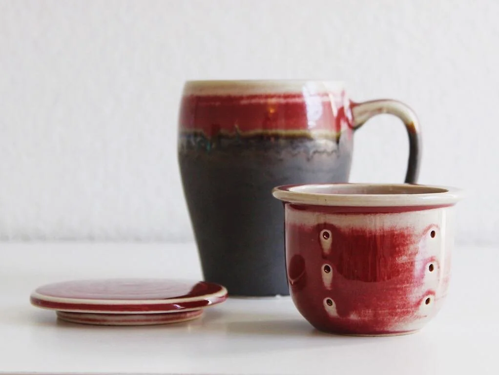 I&lsquo;ve been loving this cute stackable infuser mug! Perfect for loose leaf teas 🍵! Plus, there&rsquo;s no need to use a separate mesh bag or separate infuser to bree your tea. It&rsquo;s all here. 🙌🏻😍