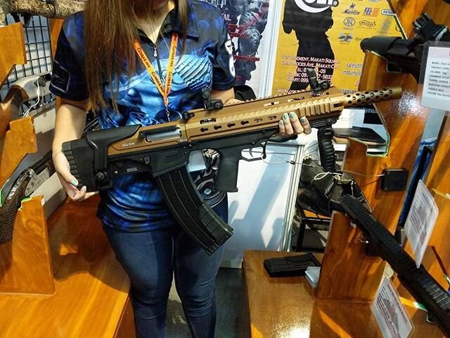 Why get a Bullpup shotgun? 🤔
.
.
✅ Compact without sacrificing barrel length
✅ Easy to maneuver in small spaces, designed for close quarters combat
✅  Position of the grip makes it easy to shoulder, aim, and shoot even from lowered positions

Ready 