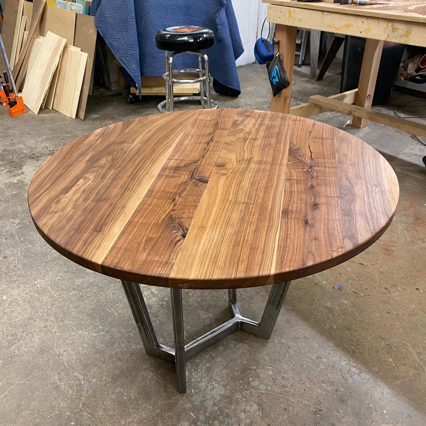 This was a fun one! Solid walnut top with the molecule style welded base. 
.
.
.
#handcrafted #madeinaustin #austin #texas #woodworker #furnituremaker #furniture #custom #customfurniture #customfurnituredesign #designer #shoplife #art #studio #workha