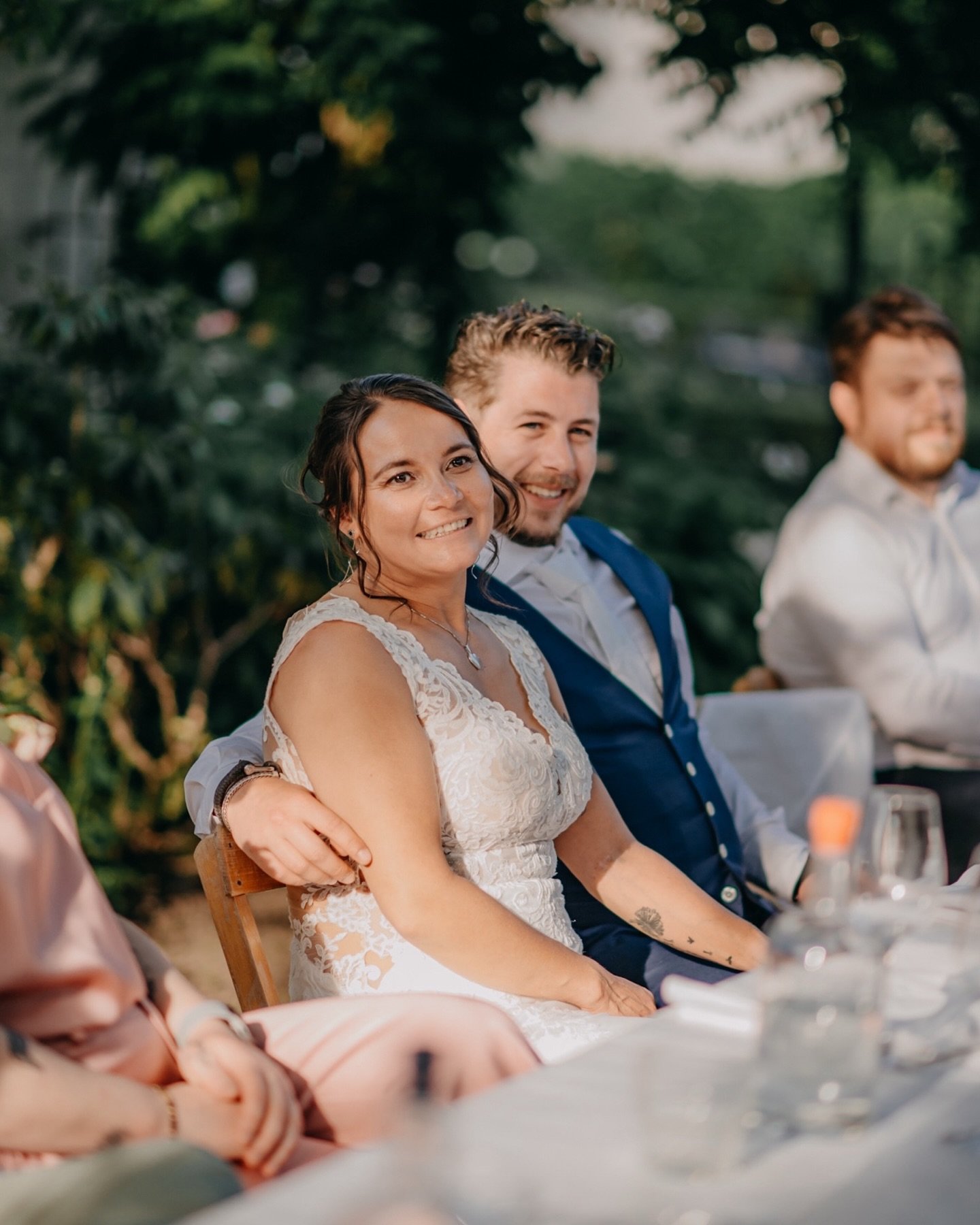 @annekine88 &amp; @sjorst leerden elkaar kennen in de wereld van muziek en evenementen en vonden daar iets wat nog v&eacute;&eacute;l belangrijker is dan een goede productie: elkaar. Wat een heerlijk stel. Lief, grappig, een beetje gek (op de allerbe