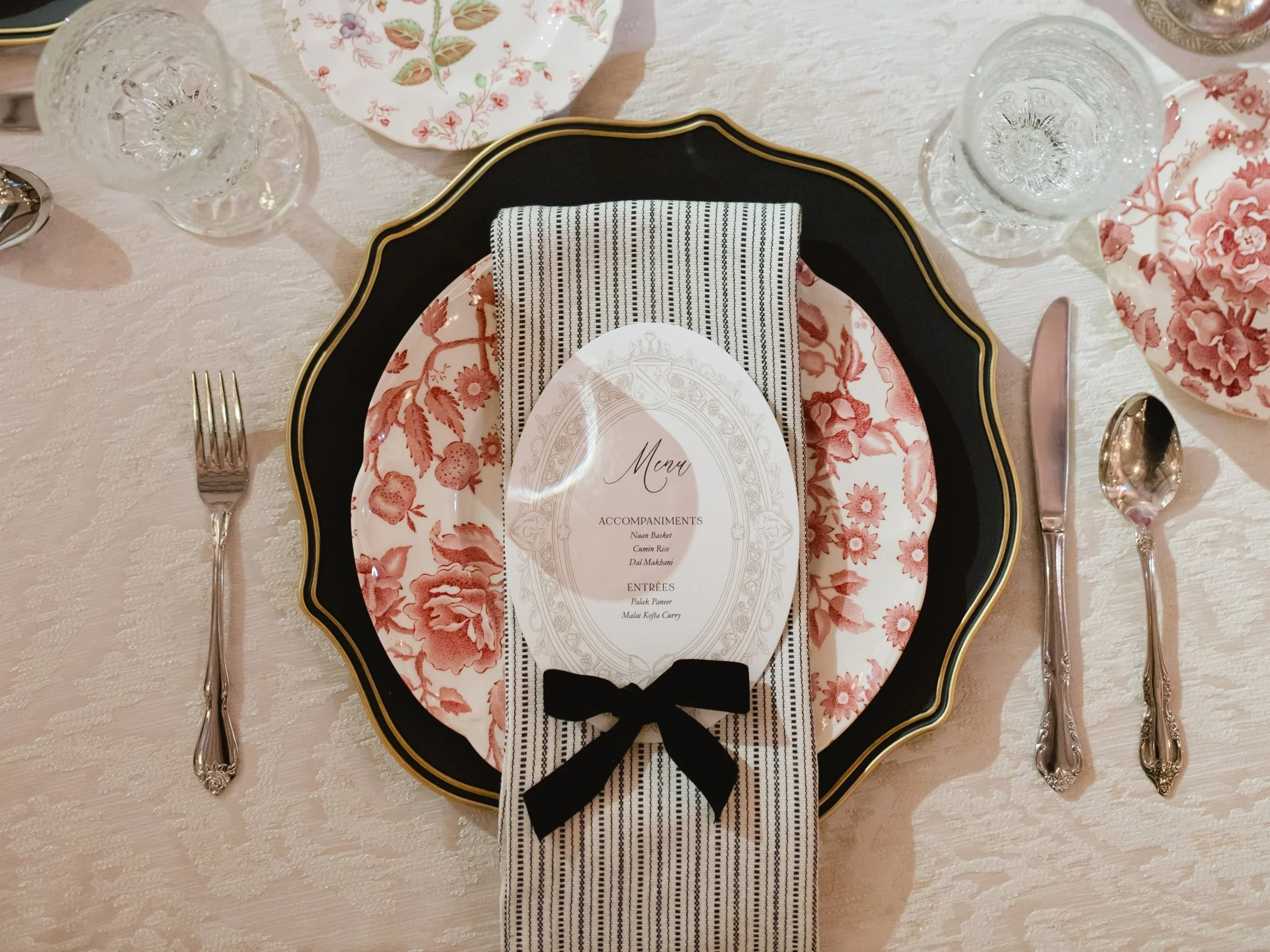 Luxury wedding table setting at St. James 1868