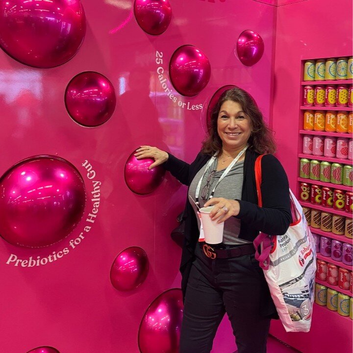 Bubbles with Benefits ! #pink #magenta #trendalert #expowest2023 #expowest #naturalproducts #plantbased #sparkyourpassion #brandingagency #brandingandmarketing #cpg @drinkpoppi