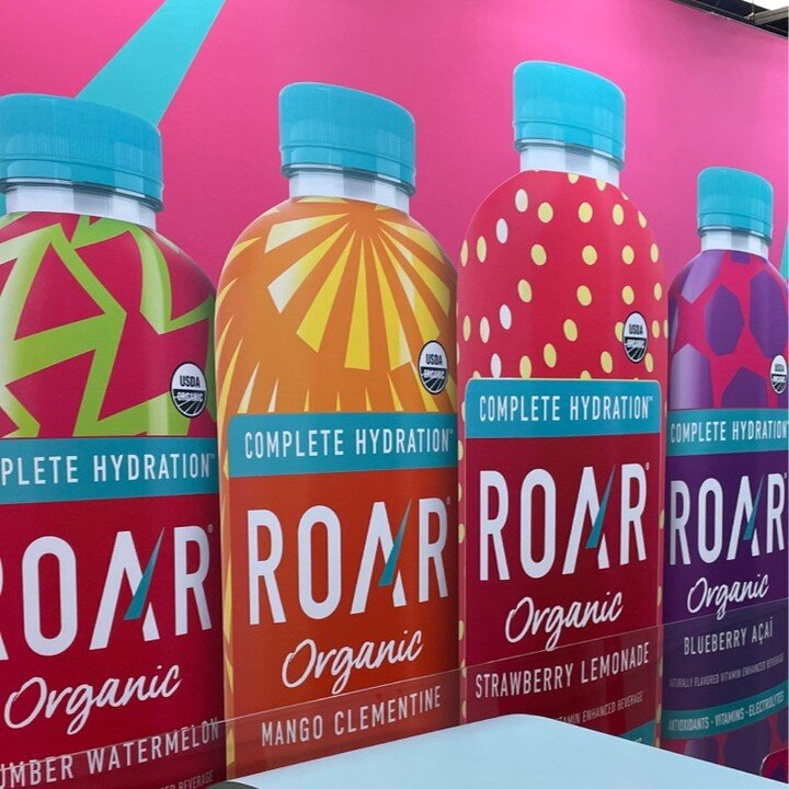 Bold Beverages ! #pink #magenta #trendalert #expowest2023 #expowest #naturalproducts #plantbased #sparkyourpassion #brandingagency #brandingandmarketing #cpg #roarorganic @roarorganic