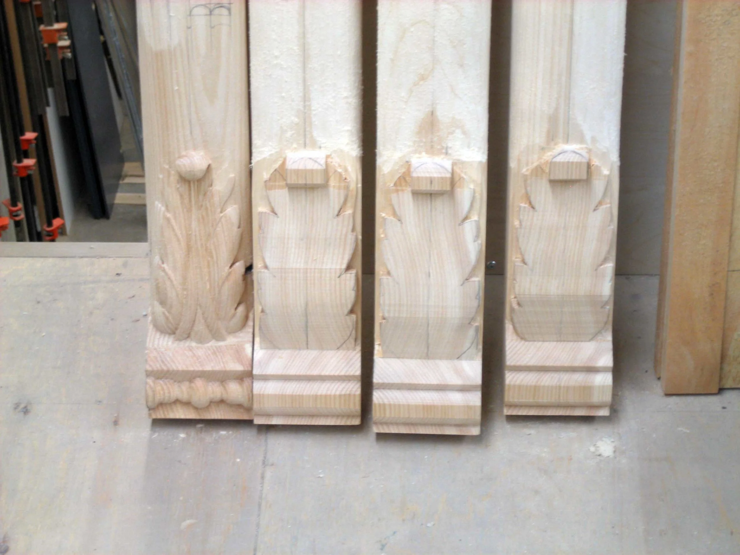 02 - I started with the columns. The actual reeding was started with a router and cleaned up by hand afterwards.