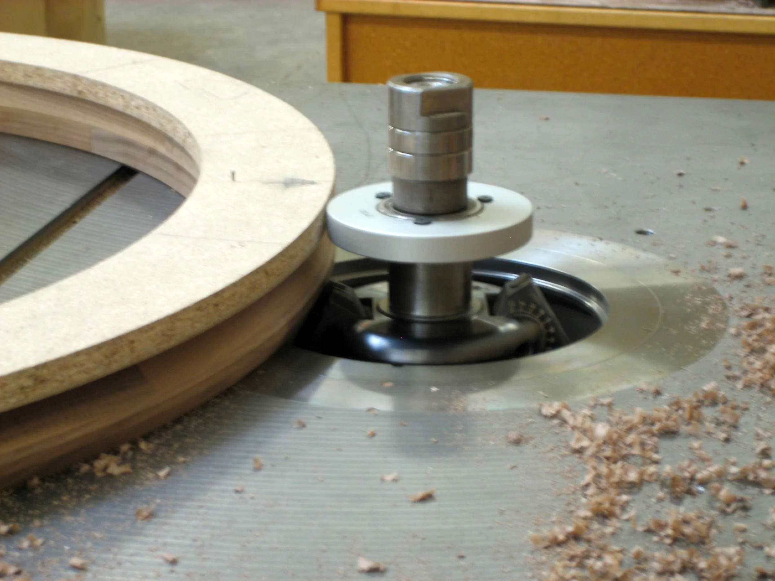 03 – Undercutting the edge on the shaper. The pattern is separated from the top by small blocks.
