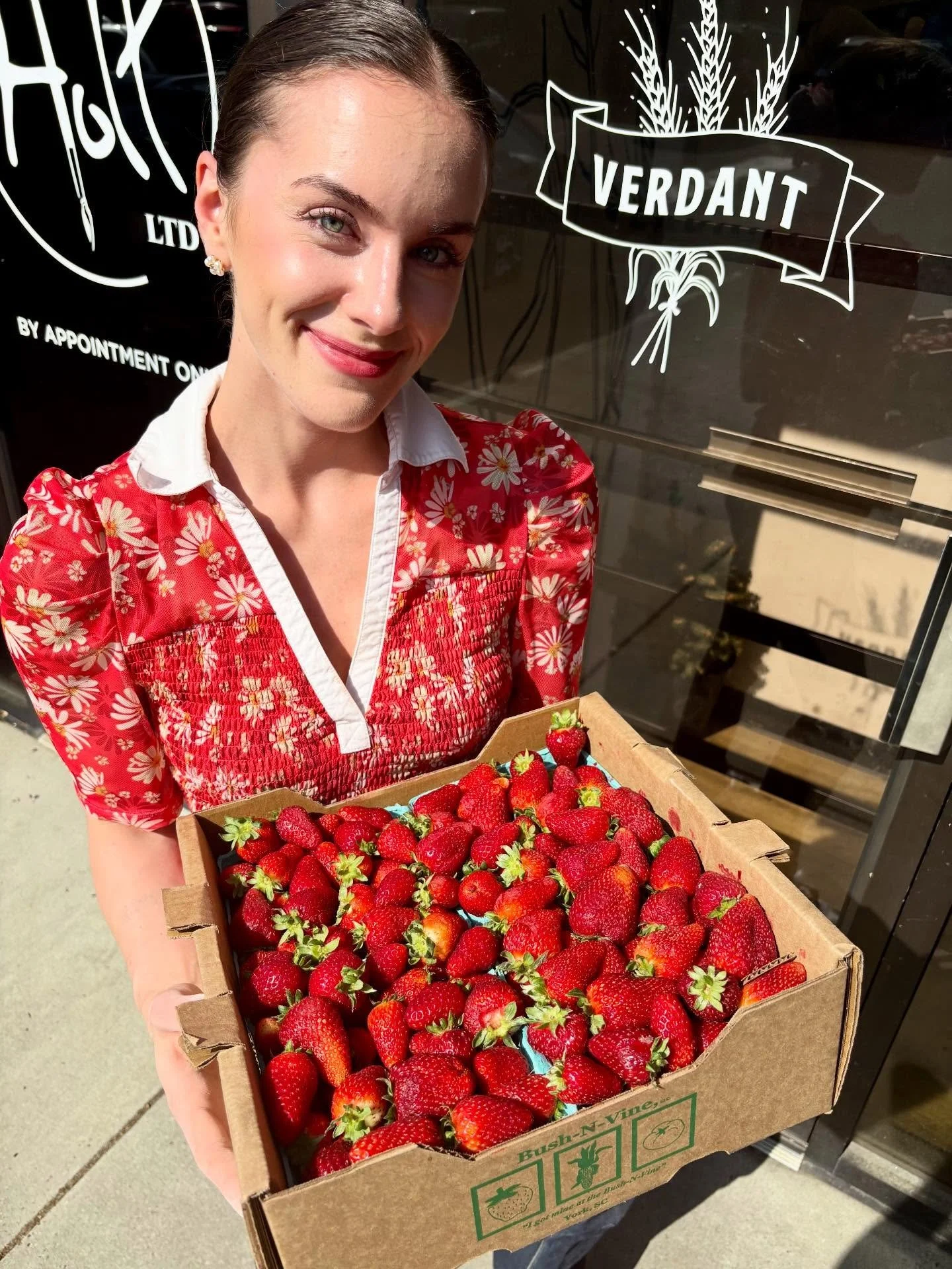 🍓STRAWBS STRAWBS STRAWBS🍓

So sweet so nice so cutesy 🤗

Specials for your Really Good Friday-
Croissants
Chocolate Croissants
Kouign Amann
Morning Buns
Malted Rye Brownies
Blue Cornmeal Cookies
Strawberry Danish
Citrumelo Cream Puff
Hot Cross Bun