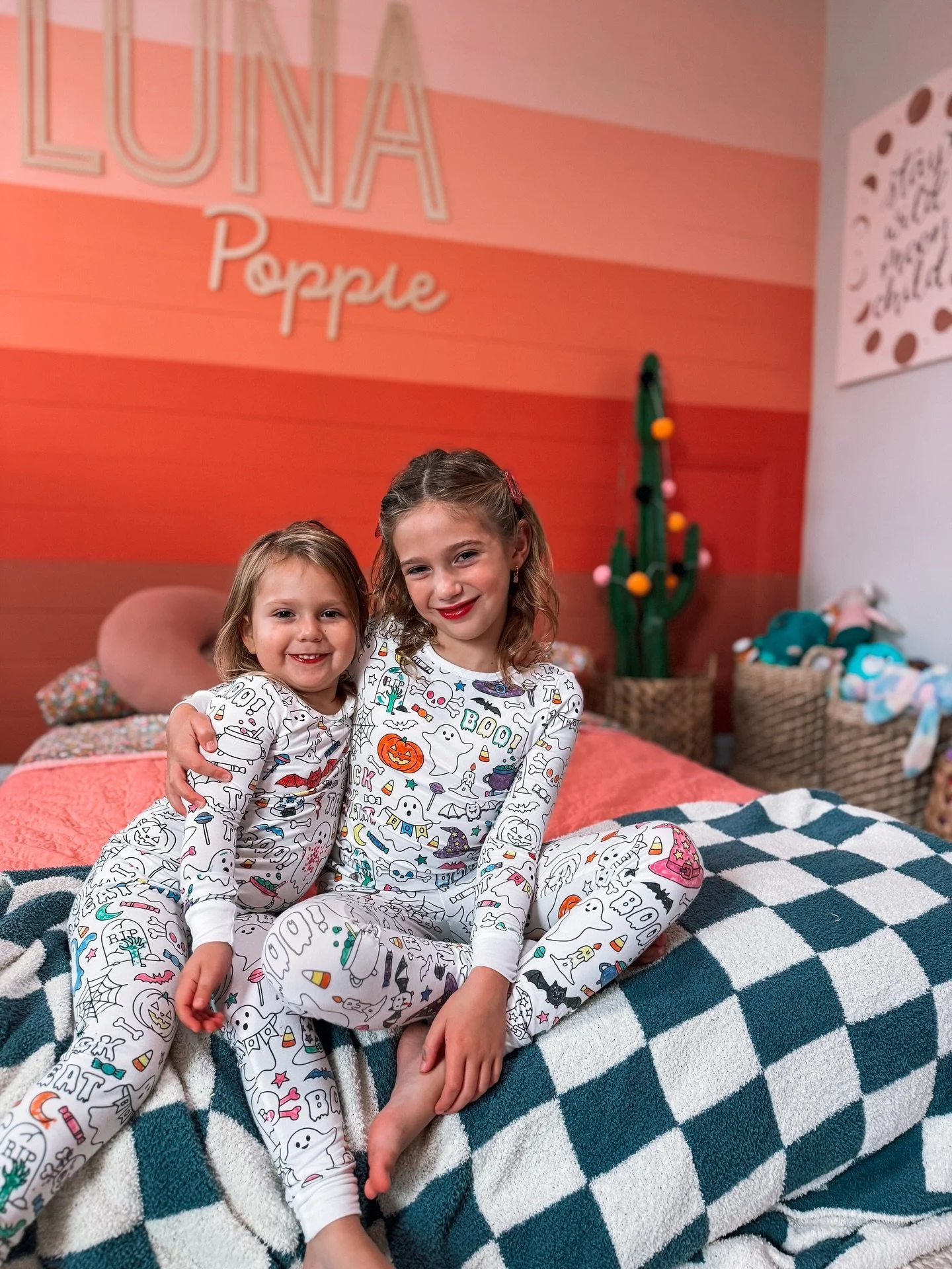 Pajamas that double as an easy Halloween art project = mom win! 🎨 The girls absolutely LOVED coloring their @cadenlane bamboo Halloween PJs. 🖍️ Mama loved seeing their creativity, how long this kept them occupied, and the no mess clean up! 🙌🏻 

U