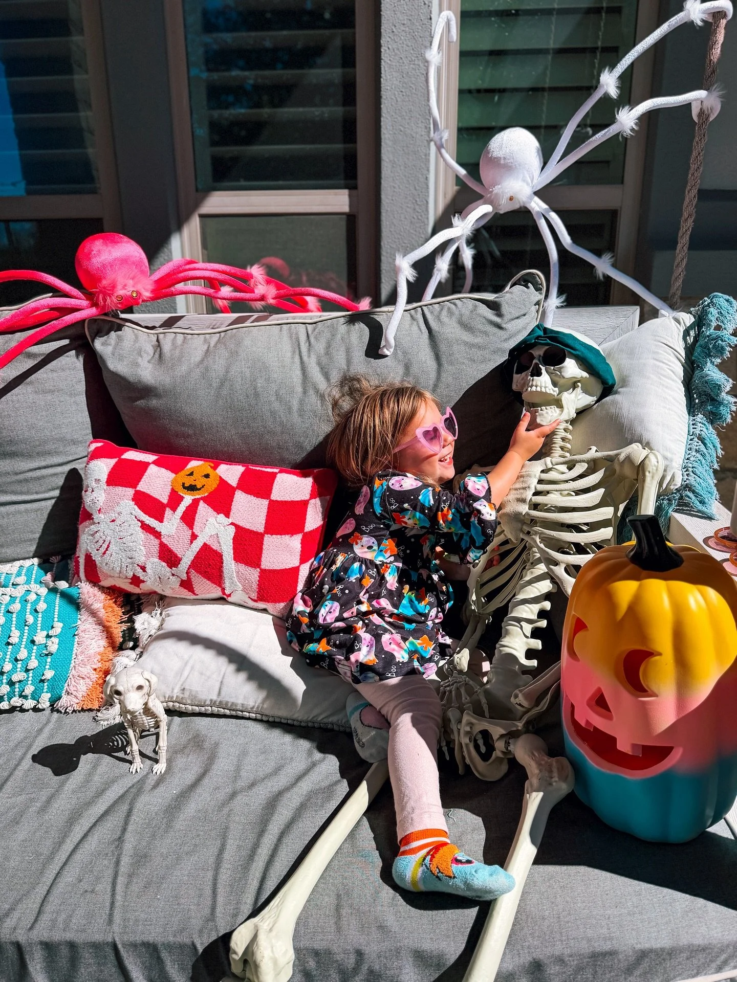 Actual footage of me STILL waiting for people to quit asking when I&rsquo;m going to stop breastfeeding my toddler. Swipe for past Halloweens. 👻 

But for real breastfeeding offers more than nutrition. And the benefits of breast milk don&rsquo;t end