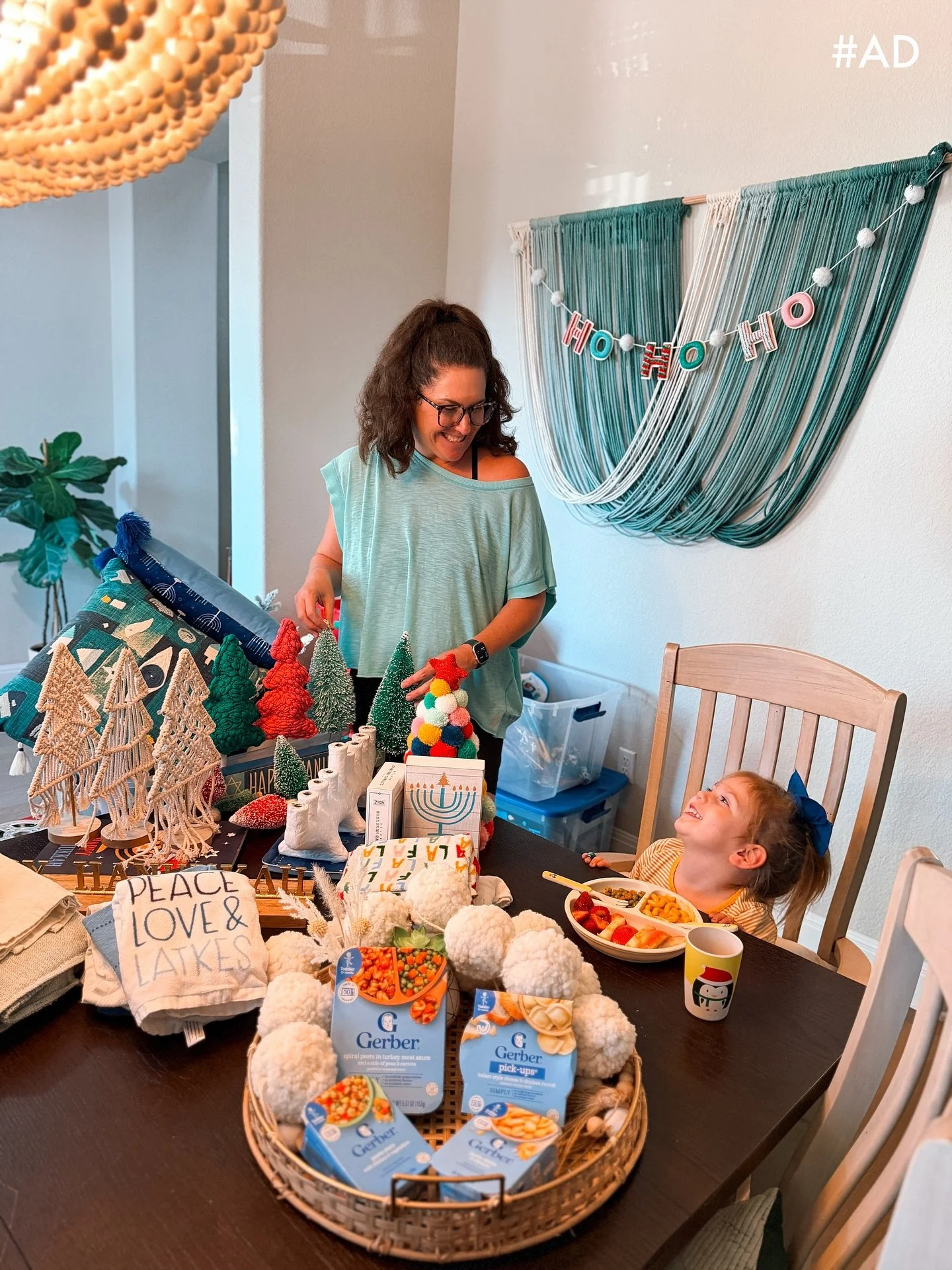 #ad It&rsquo;s happening! Hanukkah and Christmas decorations are coming out! 🕎 🎄 While this time is festive, it is also overwhelming. Thanks to @gerber, toddler meals don&rsquo;t have to be. Gerber Meals from @walmart are so easy, it&rsquo;s like m