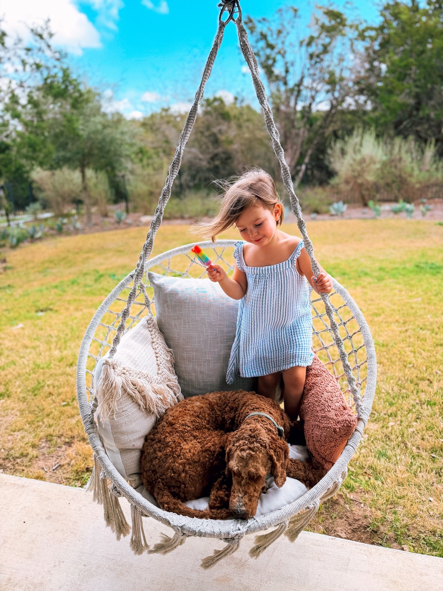 POV: your last baby gets her first haircut. 💇🏼&zwj;♀️🥹

Swipe to see before, during and after. 😭 Luna first told Paul she wanted her hair cut short but didn&rsquo;t want to make mommy sad. (Hello mom guilt.) I told her we could cut it when winter