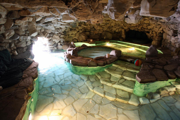 playboy mansion grotto_goog.jpg
