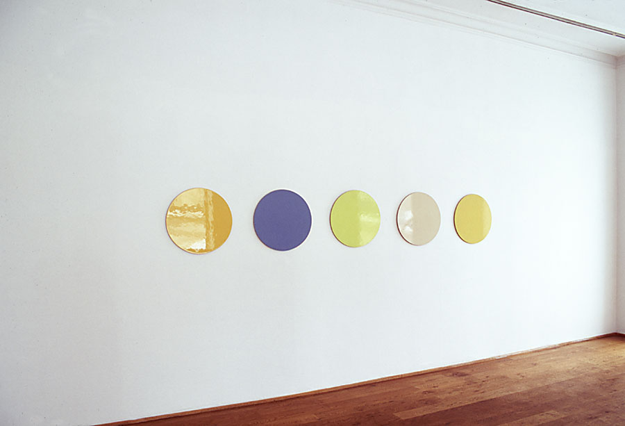   Overfladisk , 2004  Lacquer on MDF, 45 x 300 cm  Samsvar , Galleri JMS, Oslo, 2004 Photo: Finn Arne Johannesen 