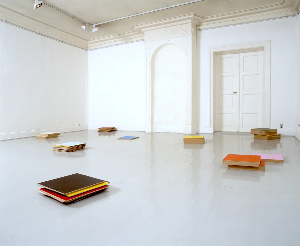 Summa – Summarum – Sammensurium , 2001 Acrylic on MDF, installation, dimensions variable Oslo Kunstforening, 2001 Photo: Finn Arne Johannesen