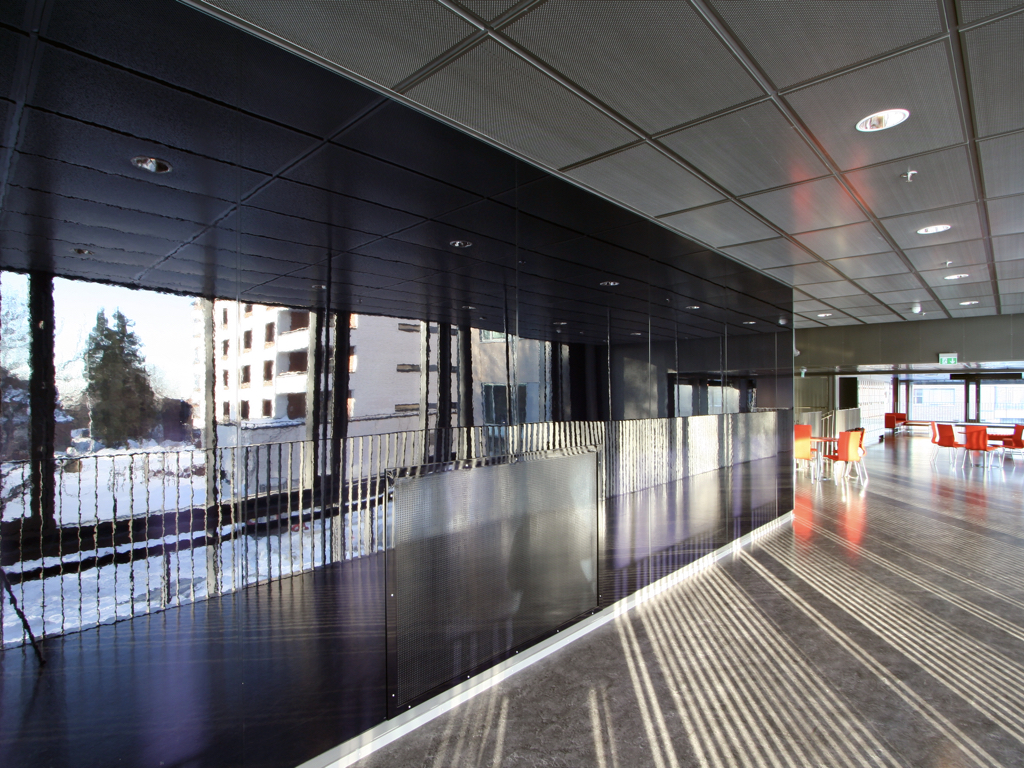 Skjerm Grønn , 2007 Lacquer on alucore, 280 x 1000 cm Commission University of Oslo (UIO), Department of Psychology
