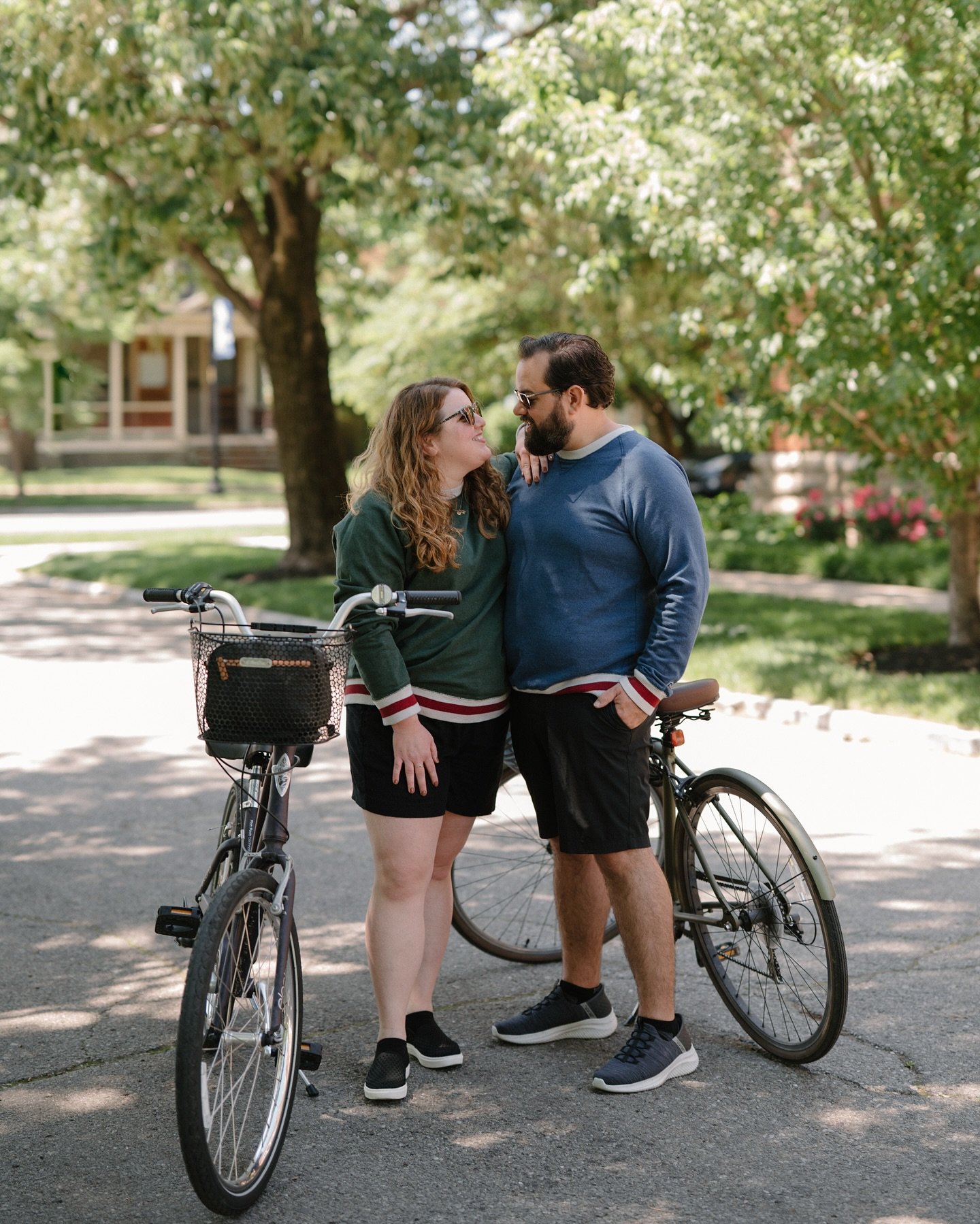 Strolled through the city with Lexi &amp; Jesse for their engagement session 🚲✨

Can&rsquo;t wait for their wedding this fall!