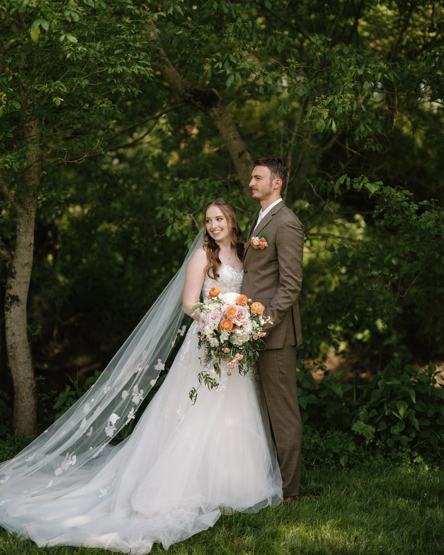 Kennedy &amp; Cody ✨
June 1st, 2025

Summer weddings are in full swing! Started June celebrating these two middle school sweethearts! 

Venue: @theloftonisanogel 
Coordinator: @designs.by.dom 
Hair: Sundy Lynn Hair
Makeup: Makeup by Angie 
Dress: @da