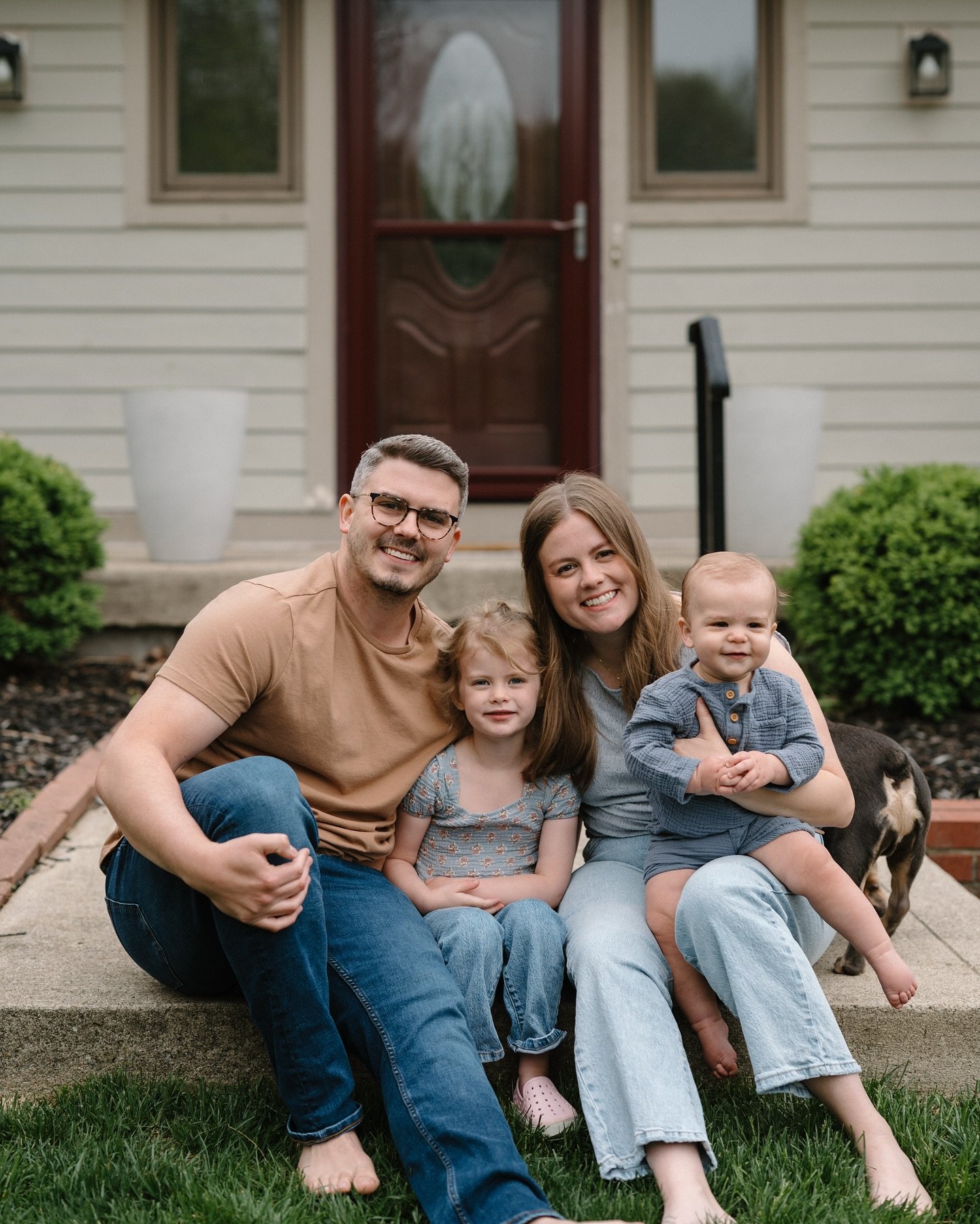 Porch photos are always a must if we have your session at home 

It&rsquo;s a great way to see how your family grows (maybe even your house) over the years and it&rsquo;s just so special