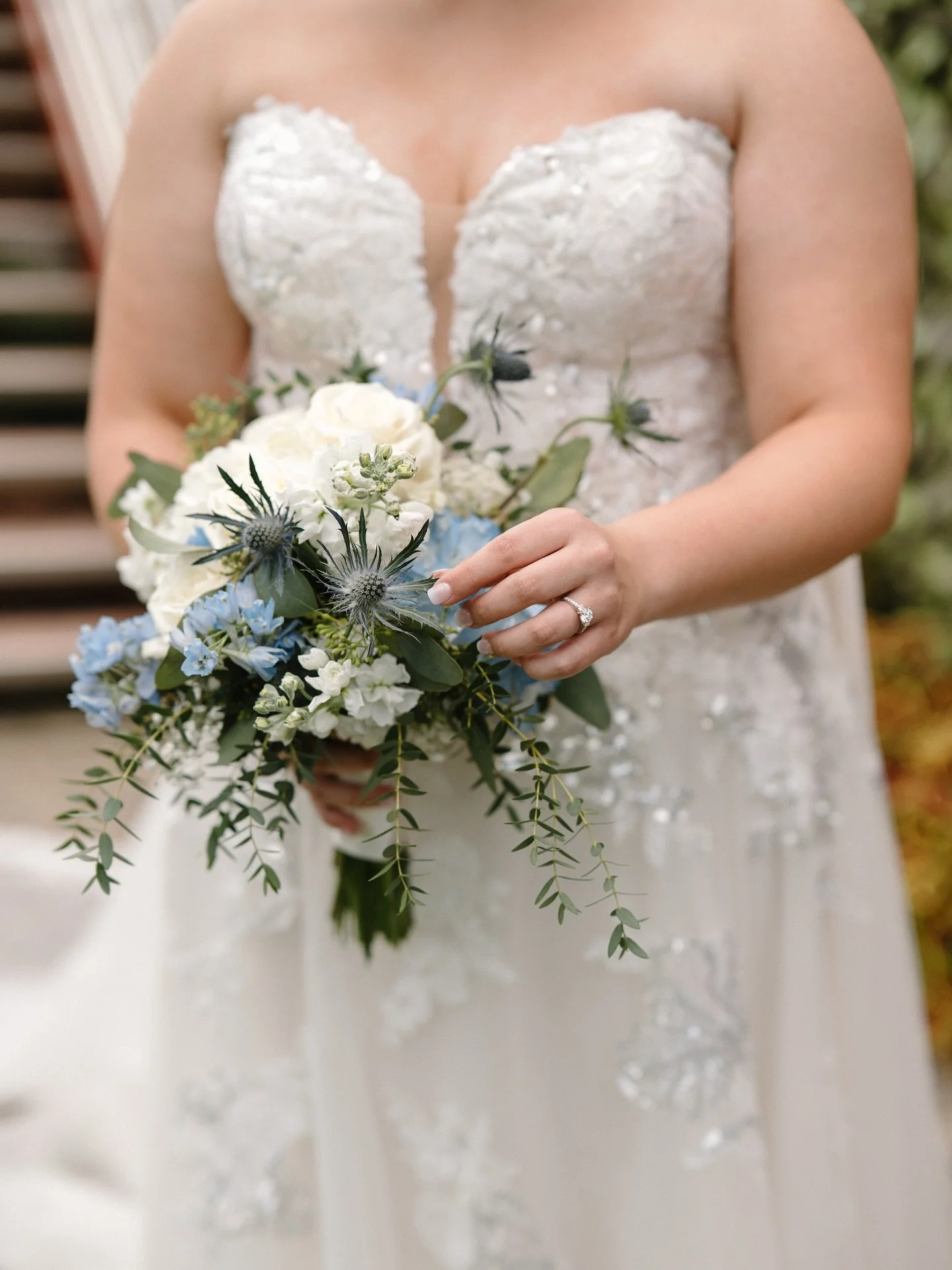 A classic white &amp; blue bouquet for Rachel ✨

Packed weekend ahead (Heyy October)
Today I&rsquo;m going to Huntington for a sweet in-home newborn session then back to the Fort to document my pals @ellaabeach &amp; Noah say &ldquo;I do&rdquo; to ea