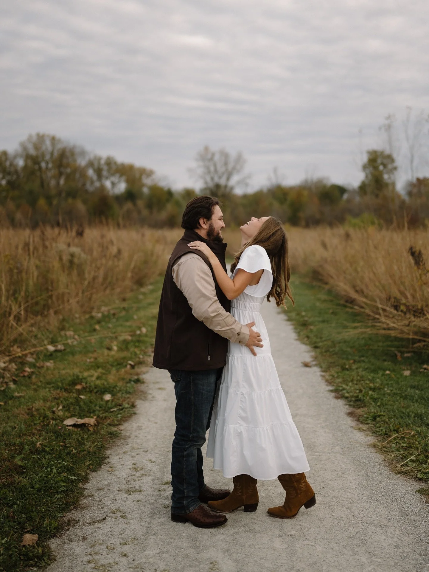 Madeline &amp; Alex✨

I&rsquo;ve been shooting in Indy for years now and yet, Madeline &amp; Alex introduced Koteewi park to me for their engagement session for the first time! Such a huge park filled with horses, archery, fishing ponds, and lots of 