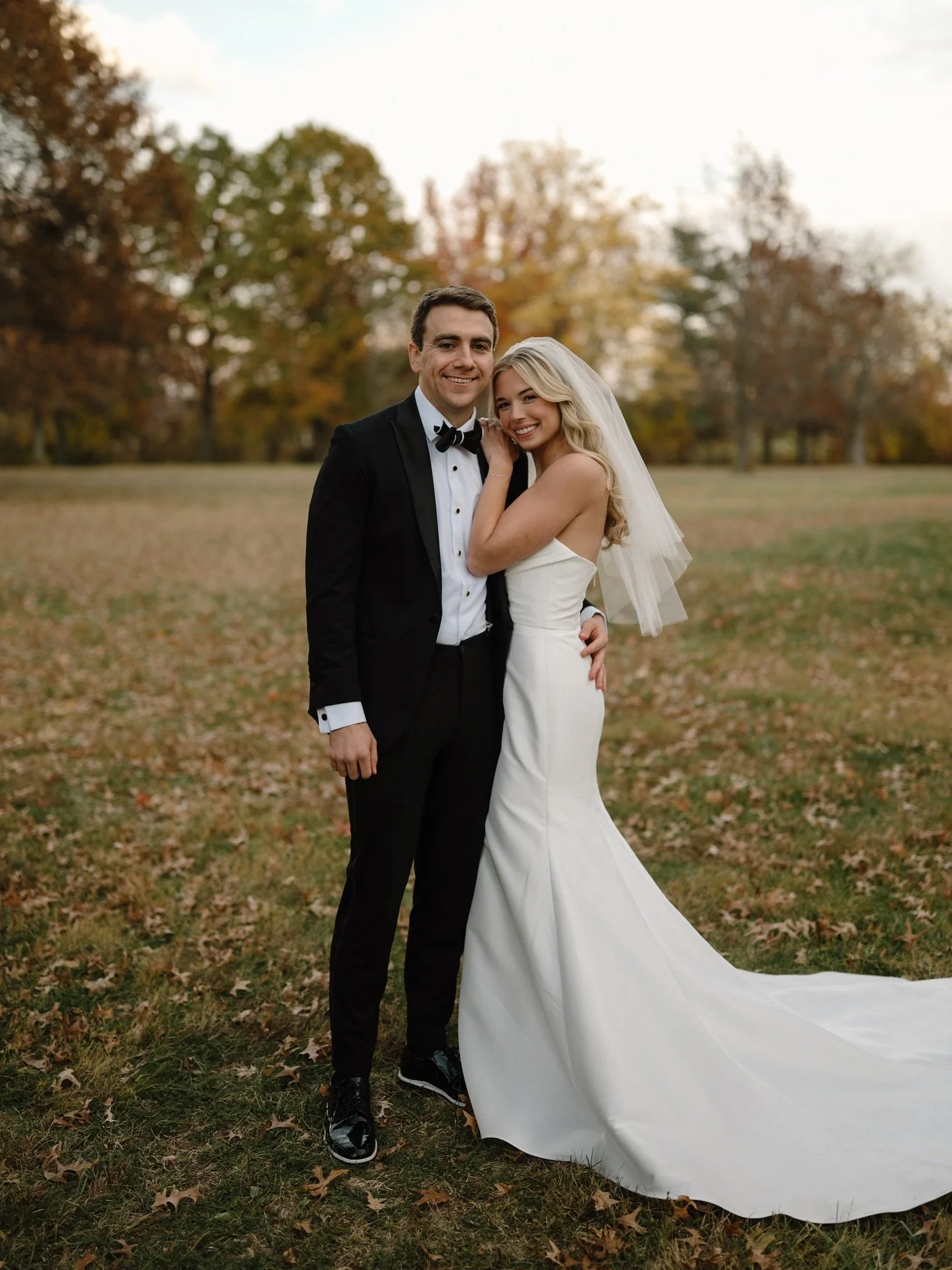 Samantha &amp; Thomas ✨
November 8th, 2025

Pt 1 celebrating the new Mr &amp; Mrs Fox! 
Best way to end my 2025 season- this group knows how to throw a party✨

Venue: @ritz_charles 
Florals: @bokay_florist 
Hair/ Makeup: @blackswanbeautyindy 
Dress: 